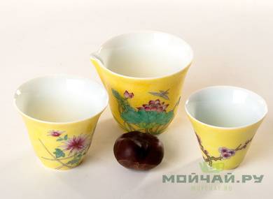 Походный набор посуды для чайной церемонии # 26333 цзиньдэчжэньский фарфор ручная роспись : гайвань 150 мл пиала 50 мл пиала 30 мл гундаобэй 75 мл сумочка для путешествий